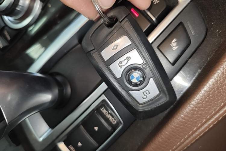 Used BMW 5 Series 2014 525Li Leading Model Interior 1