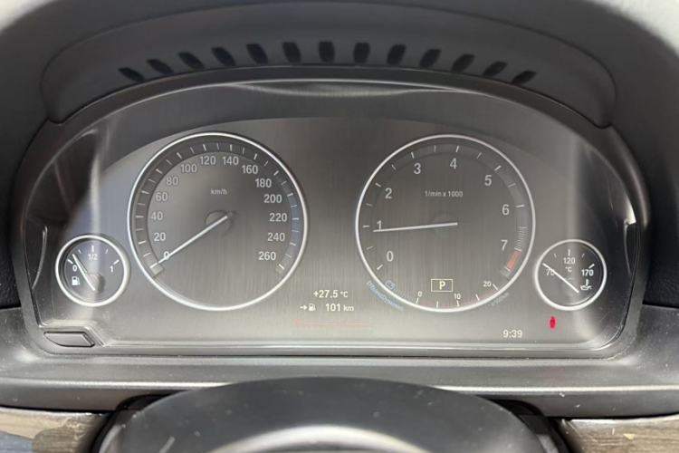 Used BMW 5 Series 2014 525Li Luxury Design Package Interior 1