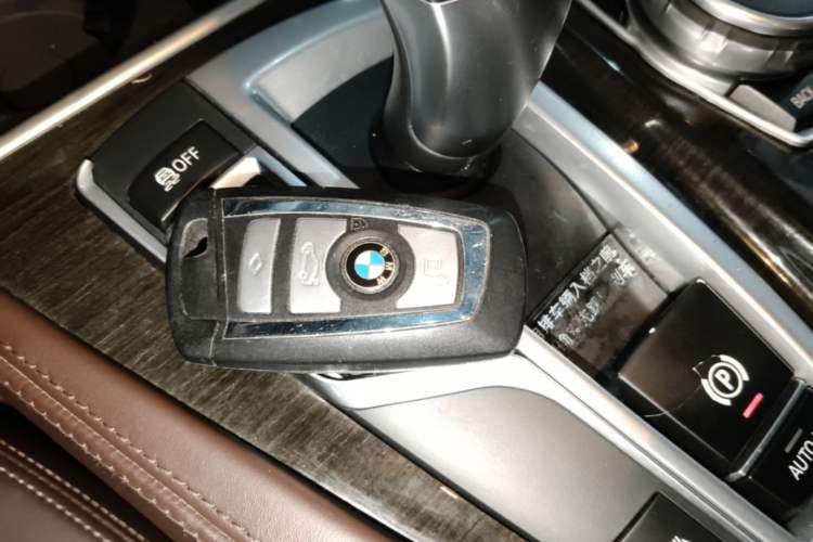 Used BMW 5 Series 2014 525Li Luxury Design Package Interior 1
