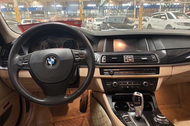 Used BMW 5 Series 2014 520Li Elegant Model Interior 1