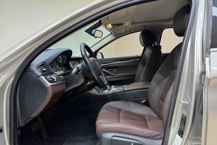 Used BMW 5 Series 2014 525Li Luxury Design Package Interior 1