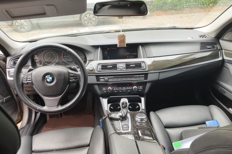 Used BMW 5 Series 2014 535i Design Package Model Interior 2