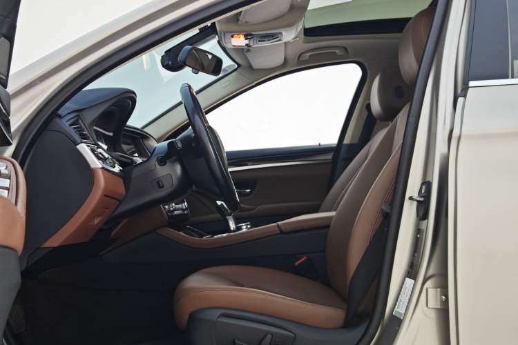 Used BMW 5 Series 2014 528Li Leading Model Interior 2