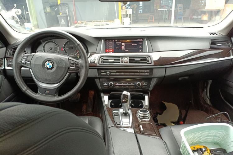 Used BMW 5 Series 2014 525Li Leading Model Interior 2