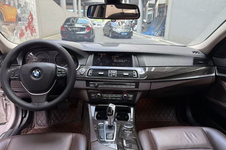 Used BMW 5 Series 2014 525Li Luxury Design Package Interior 2