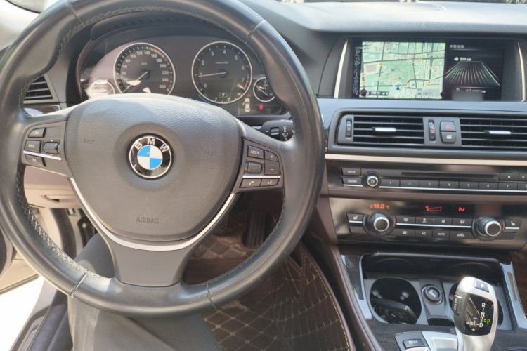 Used BMW 5 Series 2014 525Li Luxury Design Package Interior 2