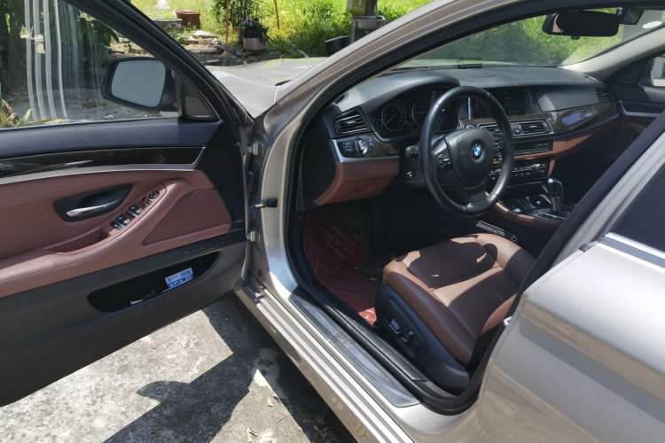 Used BMW 5 Series 2014 528Li Luxury Design Package Interior 3