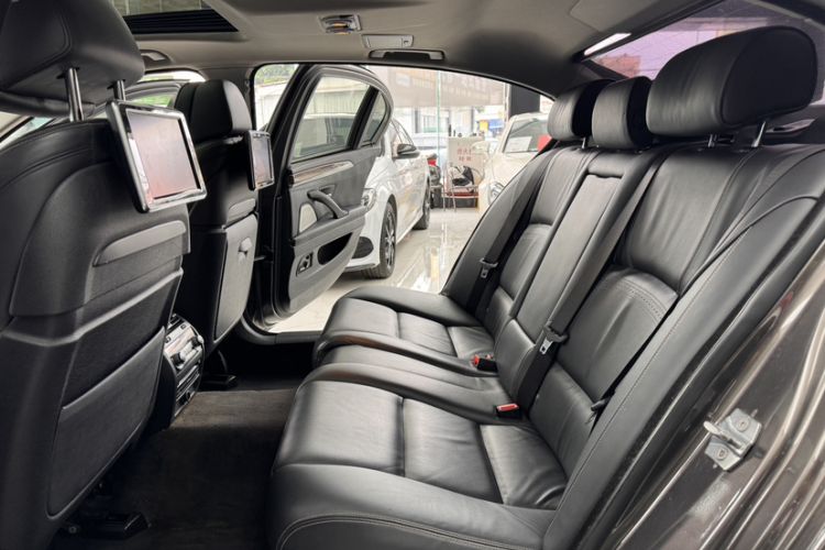 Used BMW 5 Series 2014 535Li Leading Model Interior 3