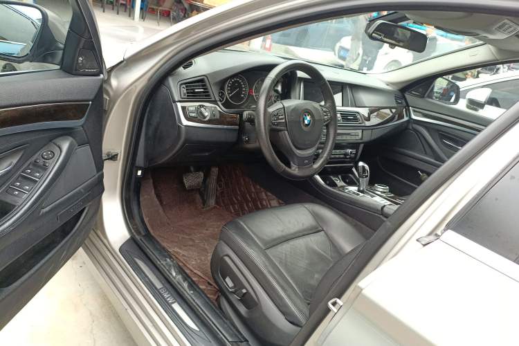 Used BMW 5 Series 2014 525Li Leading Model Interior 3