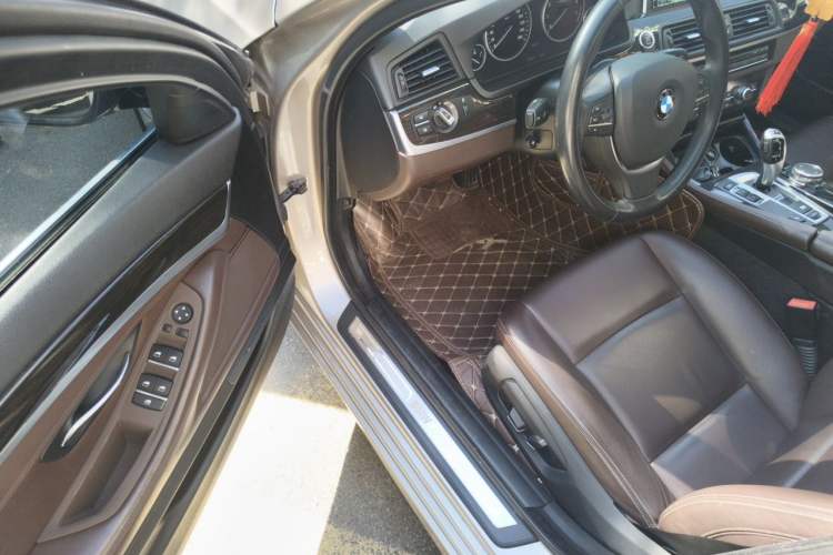 Used BMW 5 Series 2014 525Li Luxury Design Package Interior 3