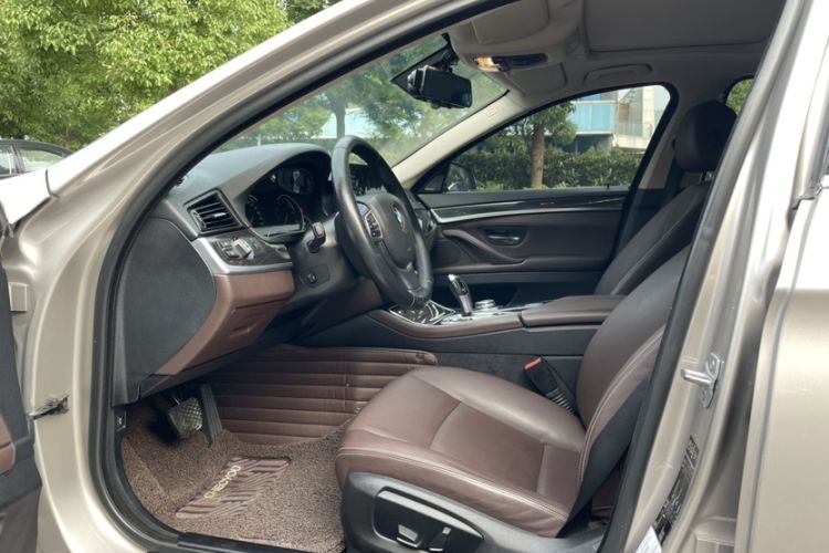 Used BMW 5 Series 2014 525Li Luxury Design Package Interior 3