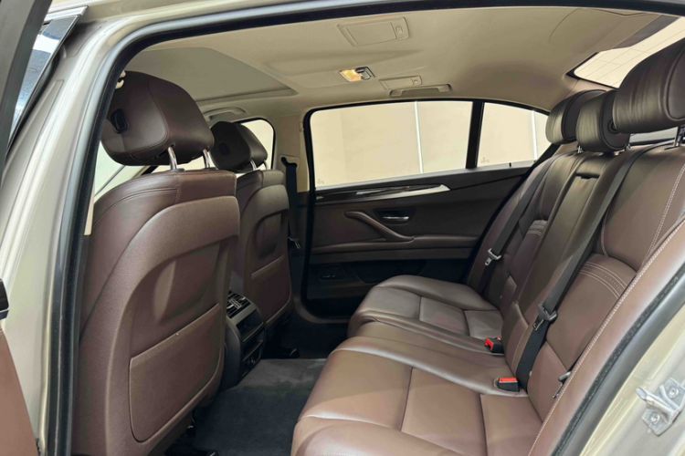 Used BMW 5 Series 2014 525Li Luxury Design Package Interior 3