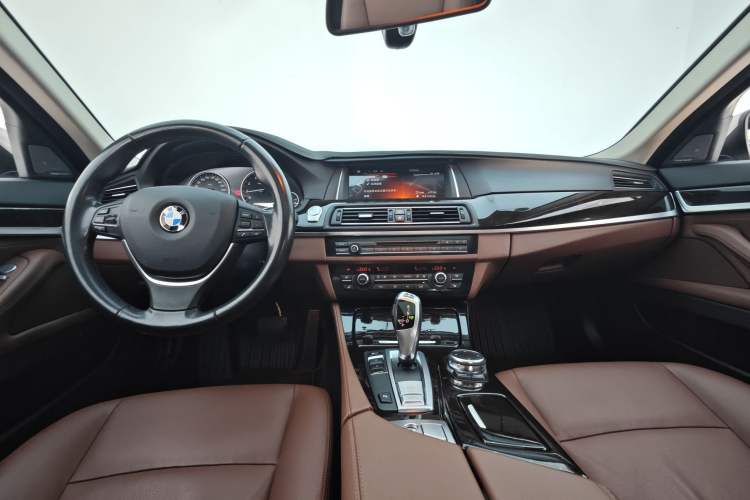 Used BMW 5 Series 2014 528Li Leading Model Interior 4