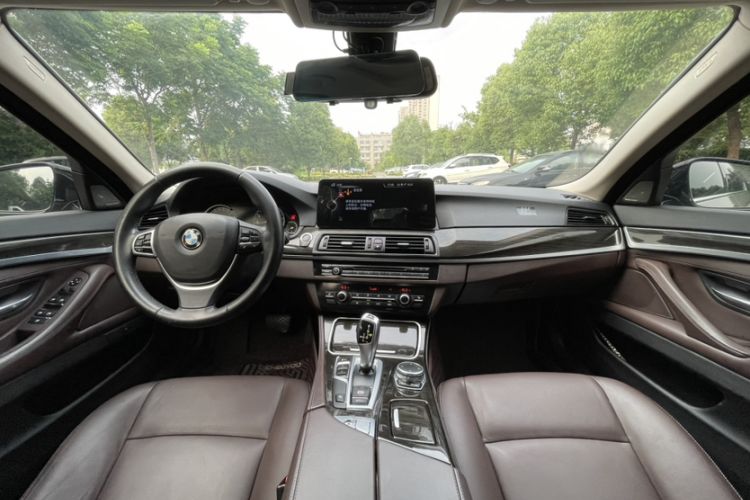 Used BMW 5 Series 2014 525Li Luxury Design Package Interior 4