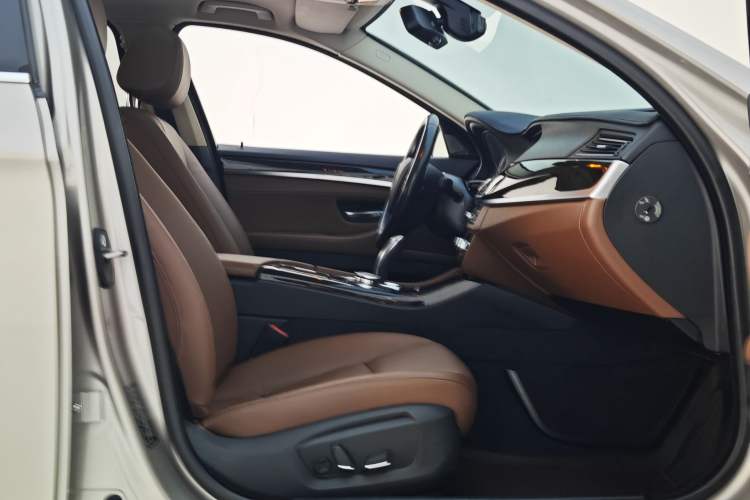 Used BMW 5 Series 2014 528Li Leading Model Interior 5