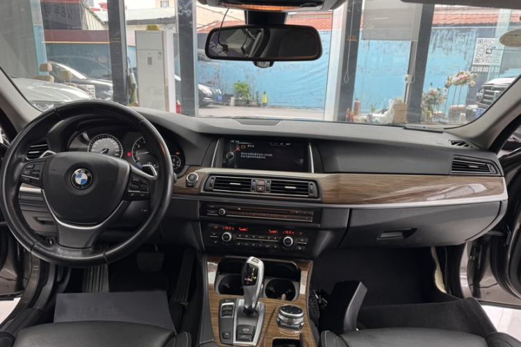 Used BMW 5 Series 2014 535Li Leading Model Interior 5
