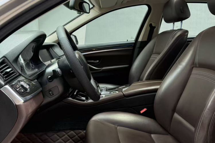 Used BMW 5 Series 2014 525Li Luxury Design Package Interior 5