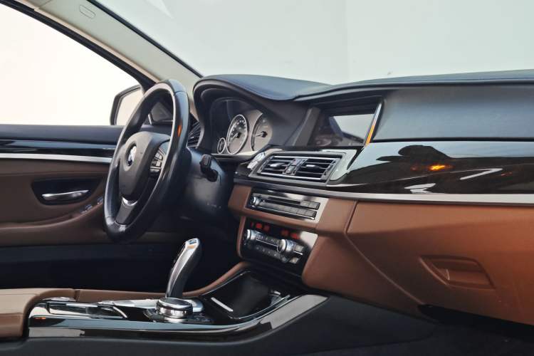 Used BMW 5 Series 2014 528Li Leading Model Interior 6