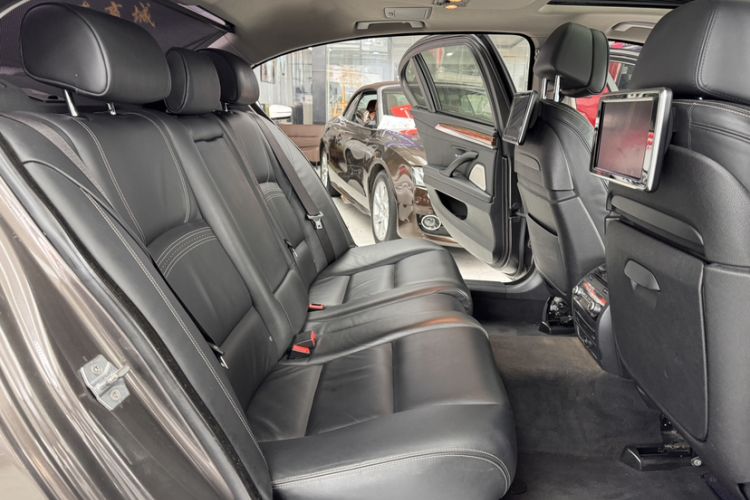 Used BMW 5 Series 2014 535Li Leading Model Interior 6