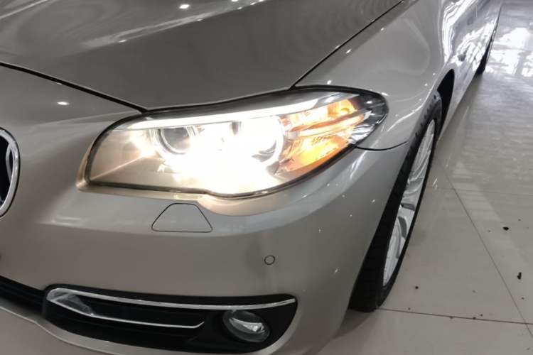 Used BMW 5 Series 2014 525Li Luxury Design Package Left Front Headlight