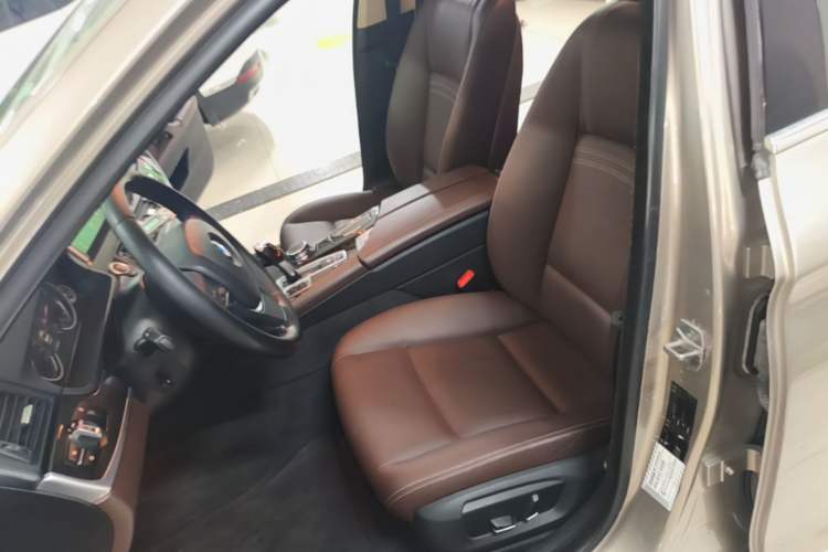Used BMW 5 Series 2014 525Li Luxury Design Package Left Front Seat