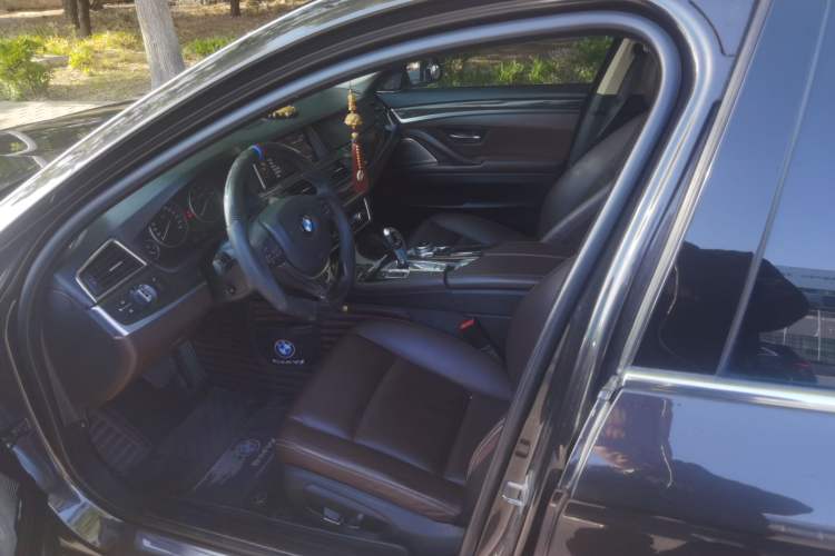 Used BMW 5 Series 2014 525Li Luxury Design Package Left Front Seat
