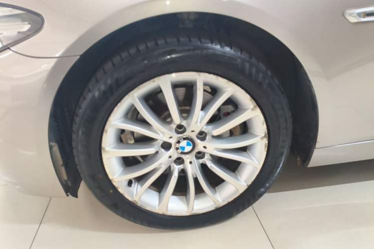 Used BMW 5 Series 2014 525Li Luxury Design Package Left Front Wheel Hub