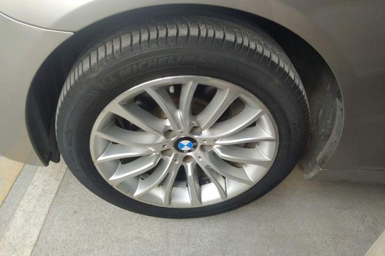 Used BMW 5 Series 2014 525Li Luxury Design Package Left Front Wheel Hub