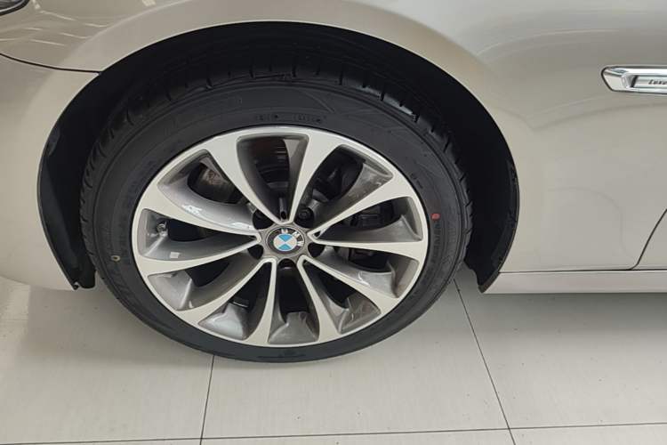 Used BMW 5 Series 2014 528Li Leading Model Left Front Wheel Hub