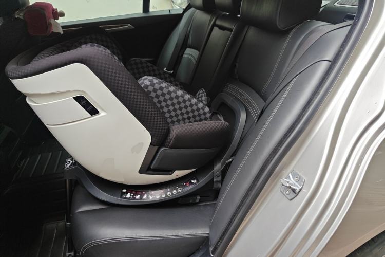 Used BMW 5 Series 2014 525Li Fashion Design Package Left Rear Seat