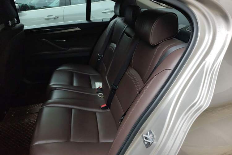 Used BMW 5 Series 2014 525Li Luxury Design Package Left Rear Seat