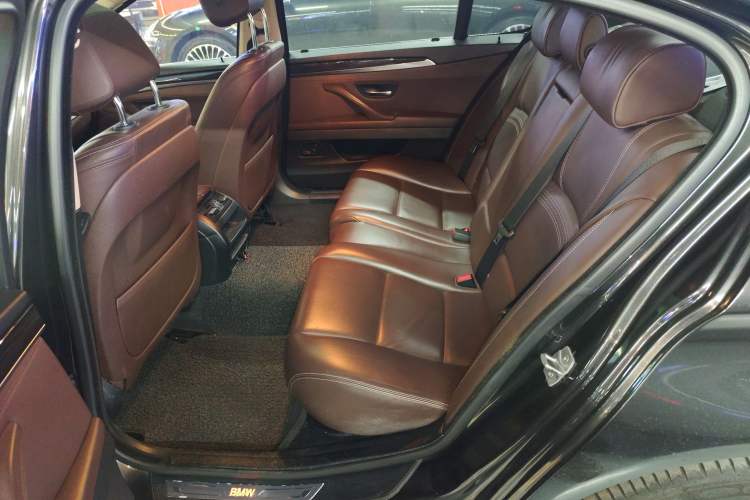 Used BMW 5 Series 2014 525Li Luxury Design Package Left Rear Seat