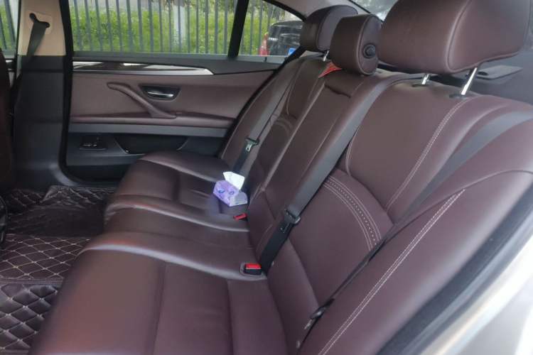 Used BMW 5 Series 2014 525Li Luxury Design Package Left Rear Seat