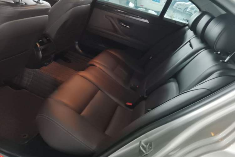Used BMW 5 Series 2014 525Li Luxury Design Package Left Rear Seat