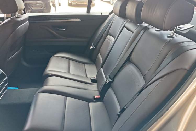 Used BMW 5 Series 2014 525Li Luxury Design Package Left Rear Seat
