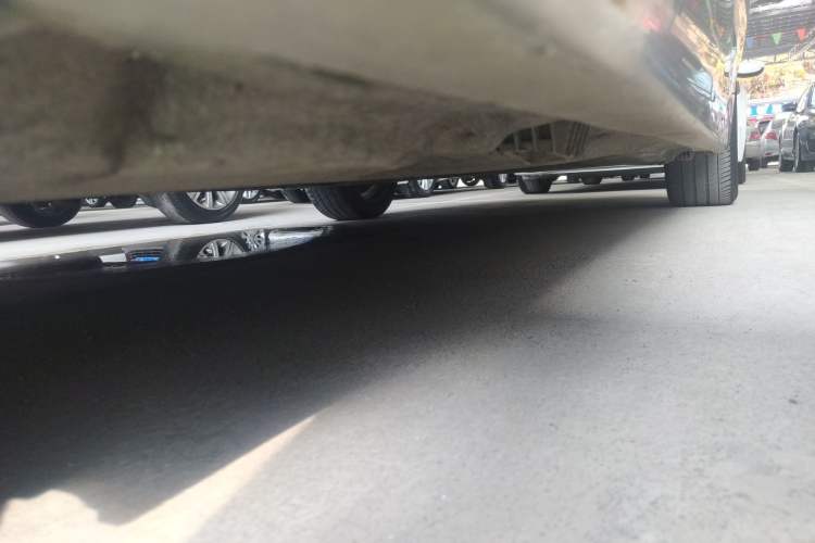 Used BMW 5 Series 2014 525Li Luxury Design Package Left Side Sill