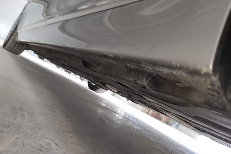 Used BMW 5 Series 2014 525Li Leading Model Left Side Sill
