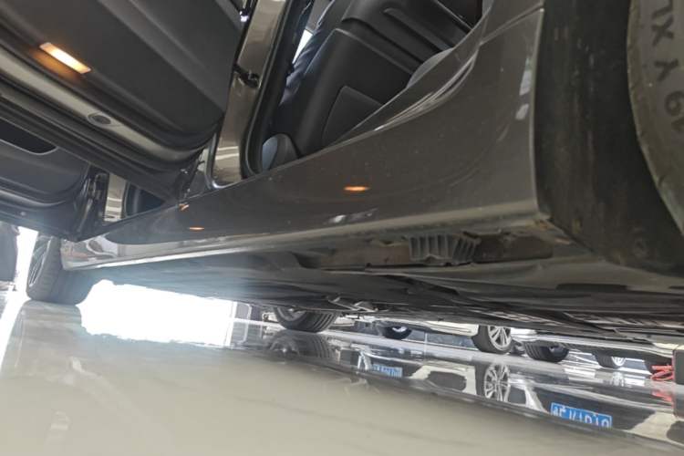 Used BMW 5 Series 2014 535Li Leading Model Left Side Sill