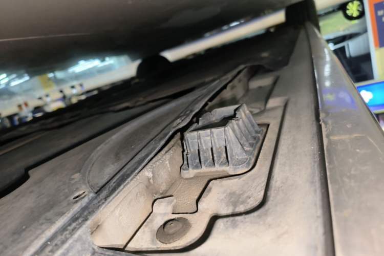 Used BMW 5 Series 2014 520Li Elegant Model Left Side Sill