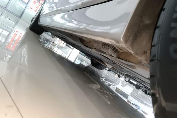 Used BMW 5 Series 2014 525Li Luxury Design Package Left Side Sill