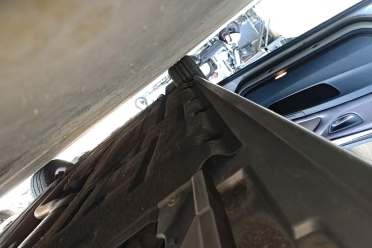Used BMW 5 Series 2014 525Li Luxury Design Package Left Side Sill