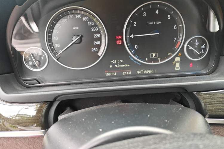 Used BMW 5 Series 2014 525Li Luxury Design Package Odometer Close Up