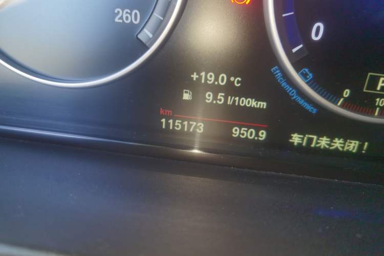 Used BMW 5 Series 2014 525Li Luxury Design Package Odometer Close Up