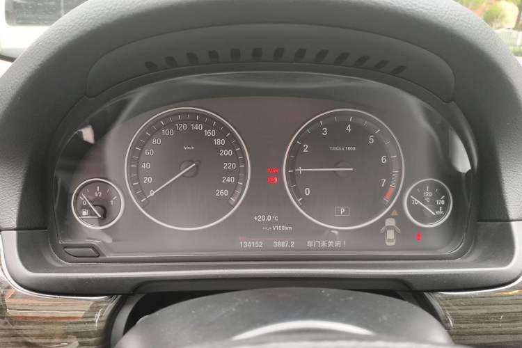 Used BMW 5 Series 2014 535i Design Package Model Odometer Close Up