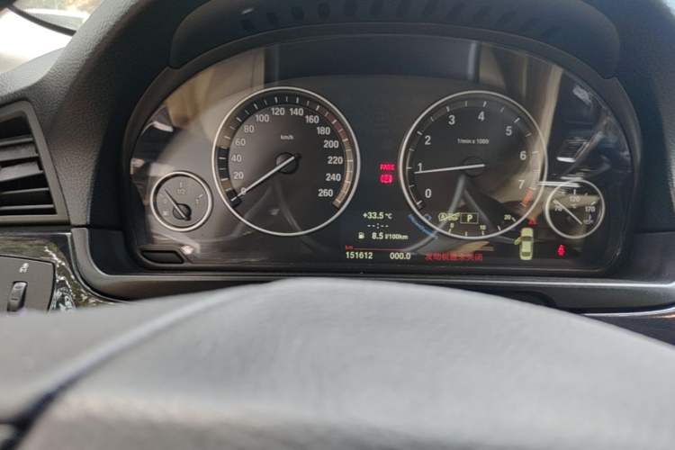 Used BMW 5 Series 2014 520Li Elegant Model Odometer Close Up