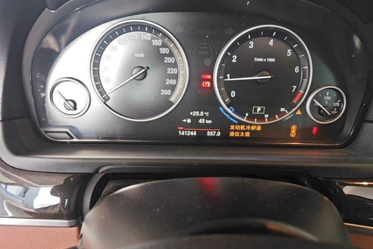 Used BMW 5 Series 2014 525Li Leading Model Odometer Close Up