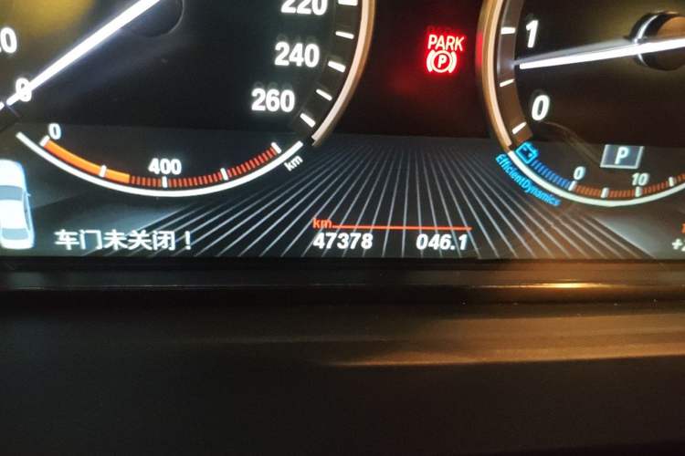 Used BMW 5 Series 2014 535Li Leading Model Odometer Close Up