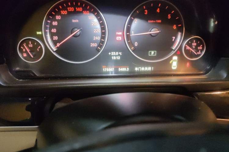 Used BMW 5 Series 2014 520Li Elegant Model Odometer Close Up