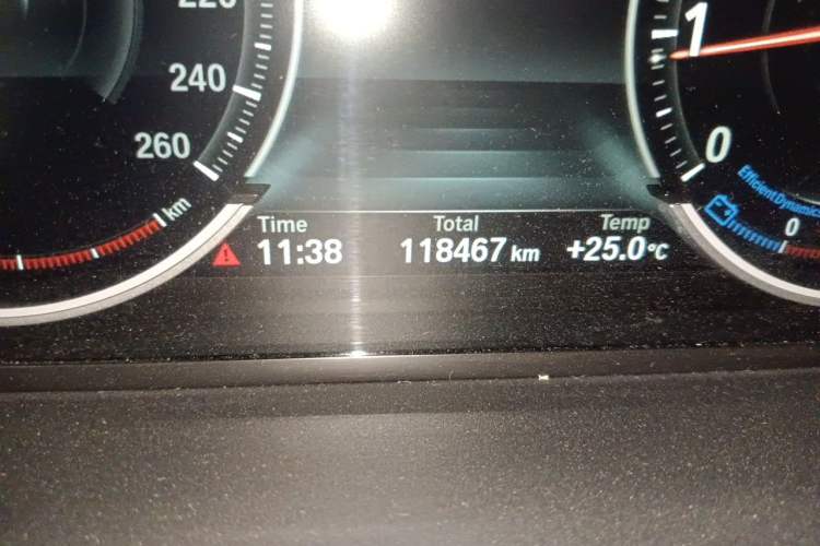 Used BMW 5 Series 2014 528Li Leading Model Odometer Close Up