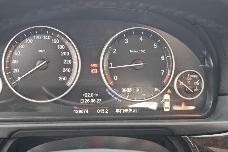 Used BMW 5 Series 2014 528Li Leading Model Odometer Close Up